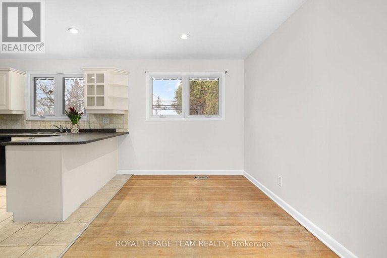 29244449/2358-malone-crescent/queensway-terrace-southridgeview/ottawa/ontario/K2C1L5_17