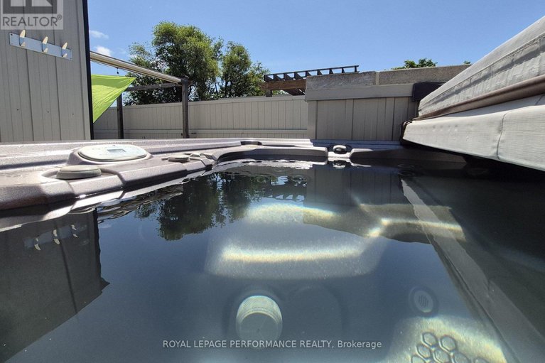 29515520/805-kingsmere-avenue/mckellar-heightsglabar-park/ottawa/ontario/K2A3J8_34