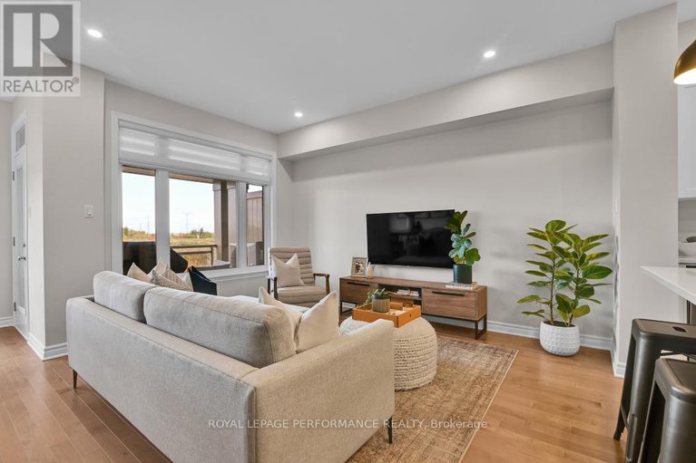 28973137/22-verglas-lane/mer-bleuebradley-estatesanderson-park/ottawa/ontario/K1W0P5_13