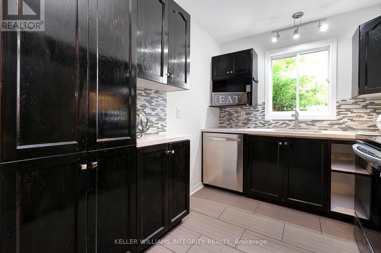 28431139/2598-crosscut-terrace/emerald-woodssawmill-creek/ottawa/ontario/K1T4A1_14