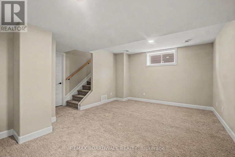 29490953/404-falcon-lane/village-of-russell/russell/ontario/K4R1E5_21