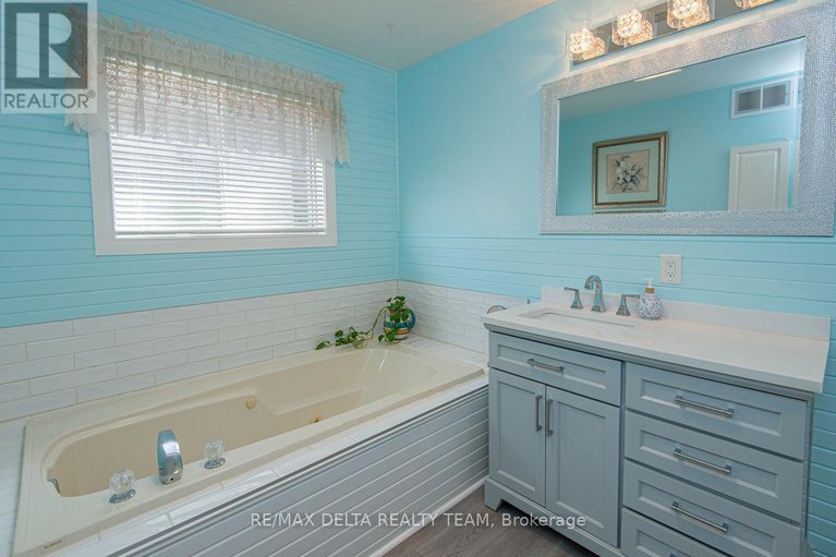 29649021/892-beauchamp-avenue/hiawatha-parkconvent-glen/ottawa/ontario/K1C3A7_22