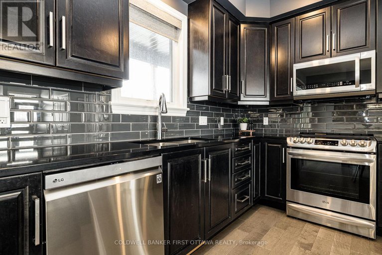 29400692/120-stirling-crescent/north-grenville-twp-kemptville-east/north-grenville/ontario/K0G1J0_14