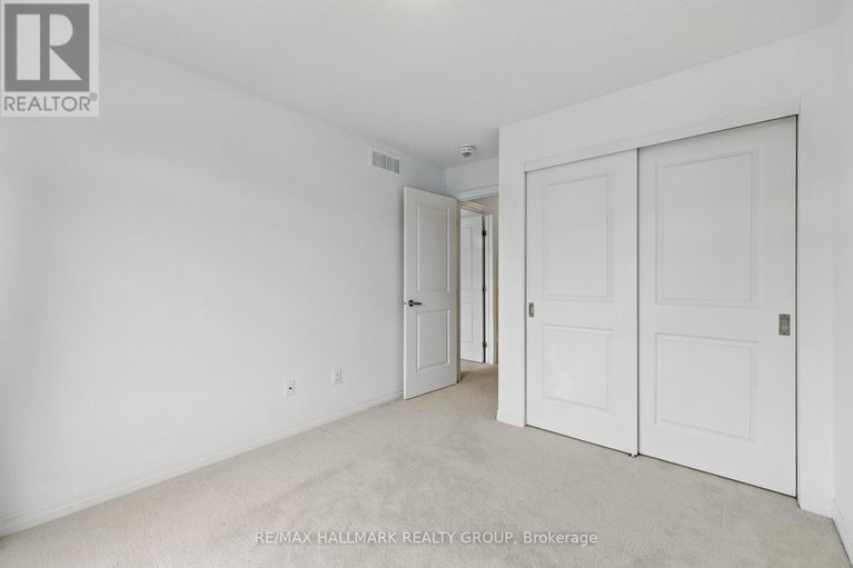28420160/1022-cobble-hill-drive/cedargrovefraserdale/ottawa/ontario/K2J0J7_17