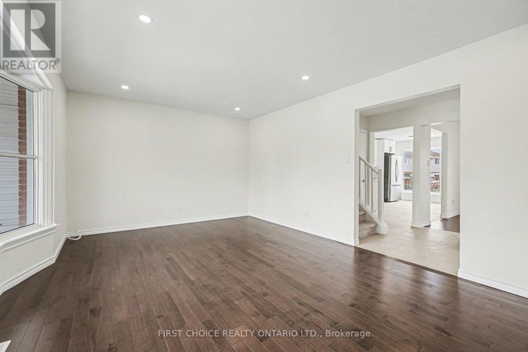 29457498/883-lawnsberry-drive/chatelaine-village/ottawa/ontario/K1E1Y2_2