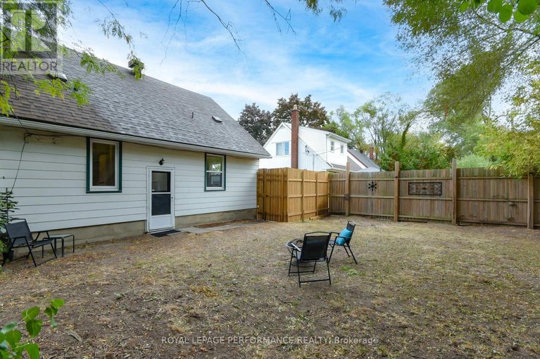 29565528/274-queen-mary-street/overbrookcastle-heights/ottawa/ontario/K1K1X2_38