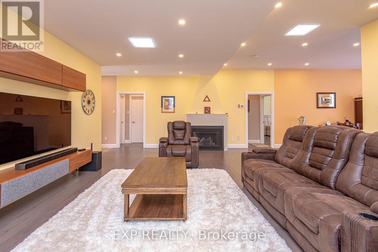 29367435/1473-rosebella-avenue-w/blossom-parkkemp-parkfindlay-creek/ottawa/ontario/K1T1E5_11