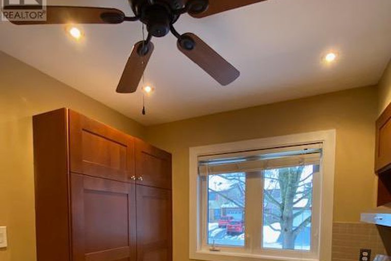 29241768/11-1342-cedarcroft-crescent/pineview/ottawa/ontario/K1B5C8_4