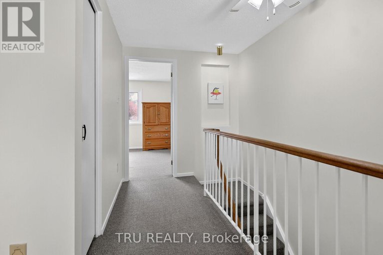 29100992/82-215-temby-private/hunt-club-parkgreenboro/ottawa/ontario/K1T2W1_16