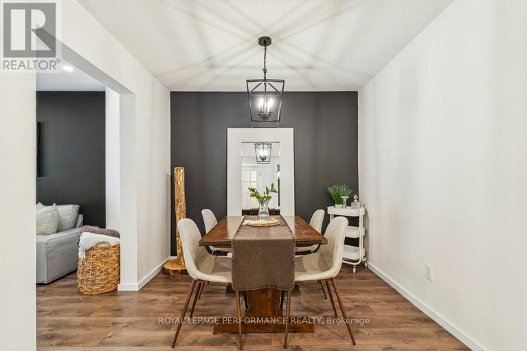 28749249/68-1732-shamandura-lane/orleanssunridge/ottawa/ontario/K1C6Z9_12