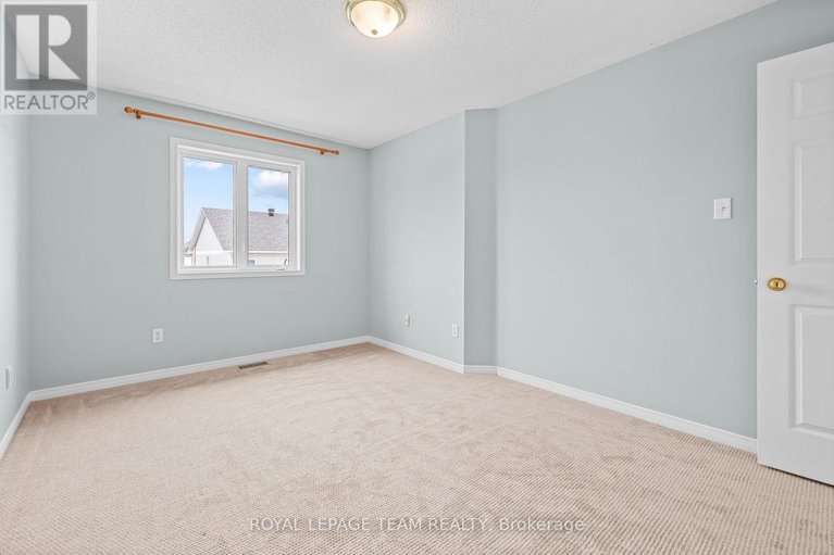 29458293/522-kentmare-crescent/strandherd/ottawa/ontario/K2J5P3_29