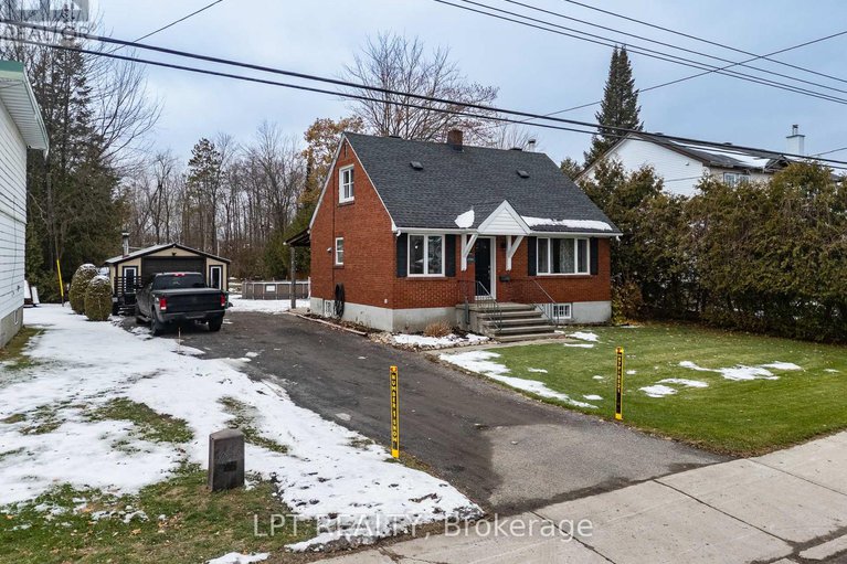 29145725/3794-albion-road/emerald-woodssawmill-creek/ottawa/ontario/K1T1A5_2