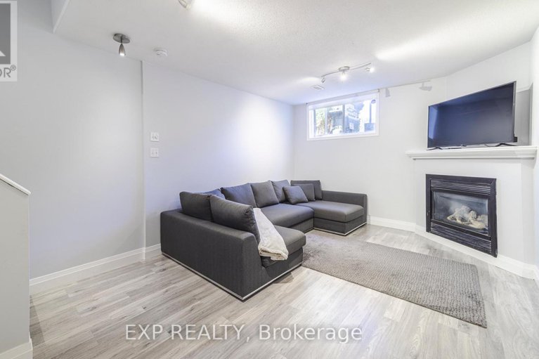 29121014/42-353-hillsboro-private/emerald-meadowstrailwest/ottawa/ontario/K2M3B1_17