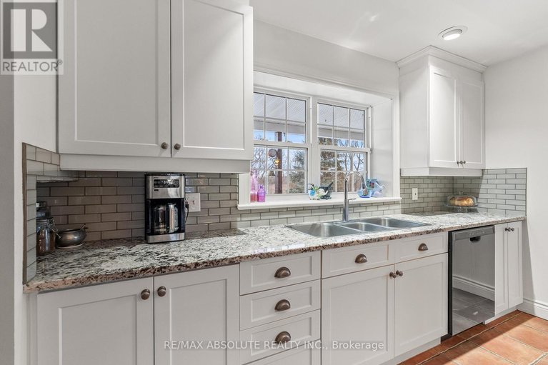 29201354/20306-lochiel-street-w/alexandria/north-glengarry/ontario/K0C1A0_17