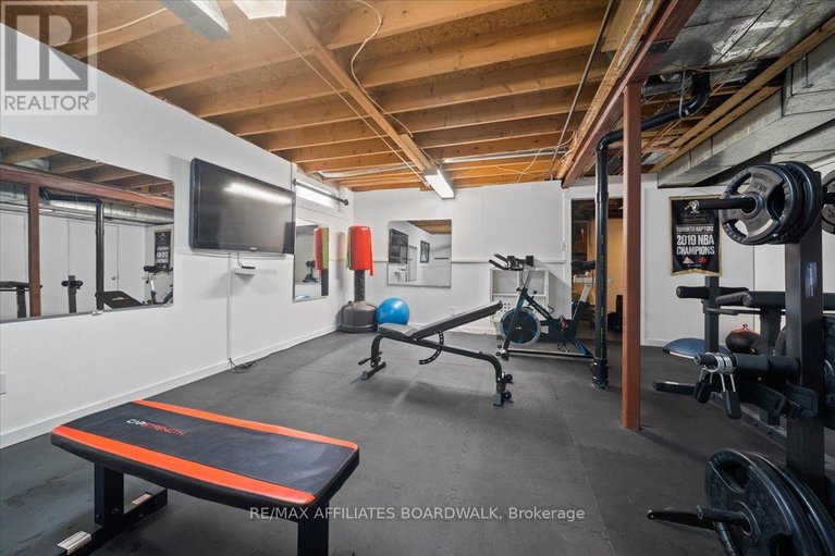 28416743/423-viewmount-drive/borden-farmstewart-farmcarleton-heightsparkwood-hills/ottawa/ontario/K2E7P1_38