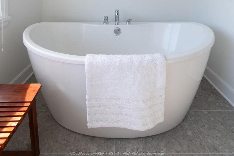 29117238/1702-rotterdam-circle/rural-kanata-central/ottawa/ontario/K2W0N5_13