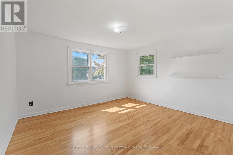 28850275/809-smyth-road-n/elmvale-acres/ottawa/ontario/K1G1P2_18