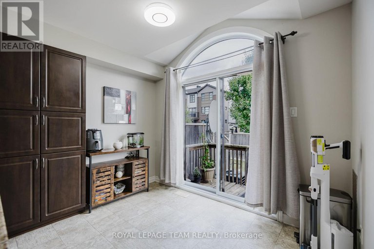 28687111/121-mancini-way/strandherd/ottawa/ontario/K2J5X3_16