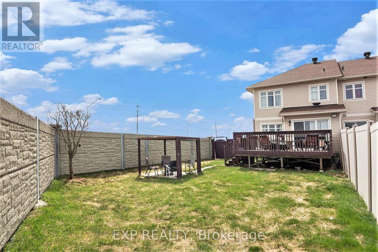 28613592/258-trail-side-circle/springridgeeast-village/ottawa/ontario/K4A5B5_15