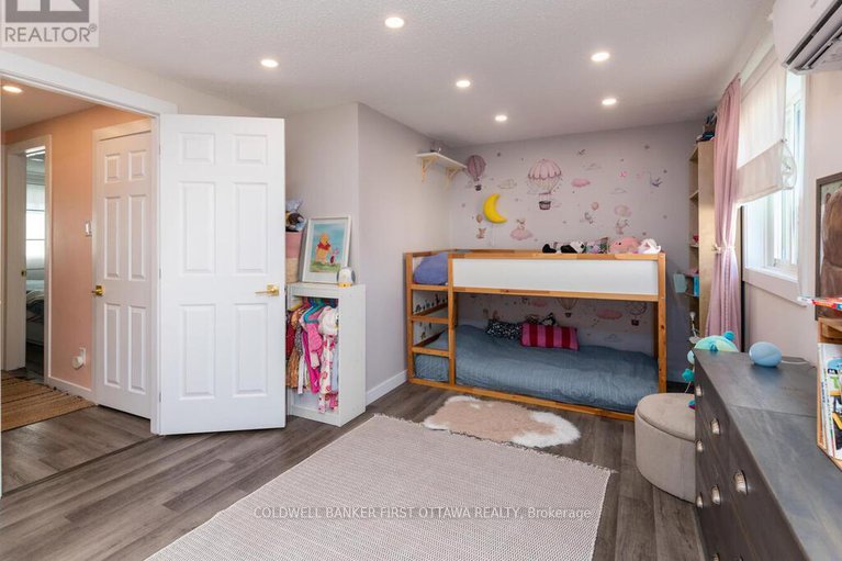 28873248/5c-woodvale-green/craig-henrywoodvale/ottawa/ontario/K2G4G9_20