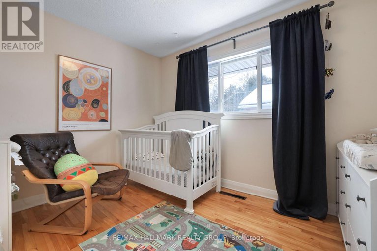 28431922/208-210-renouf-avenue/overbrook/ottawa/ontario/K1K3T1_15