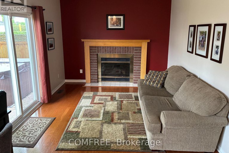 28372152/52-speers-crescent/bridlewood/ottawa/ontario/K2M1W2_13