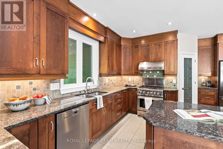 28608348/387-ridgeside-farm-drive/kanata-north-west/ottawa/ontario/K2W1H3_16