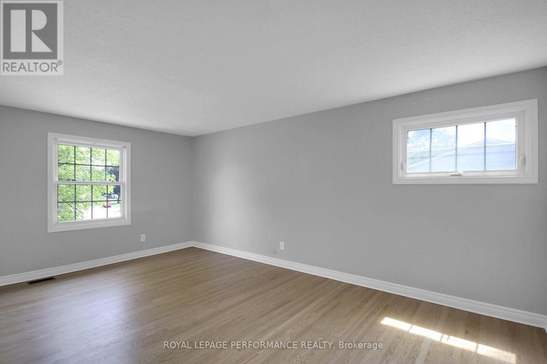 28656955/82-queensline-drive/bruce-farmgraham-parkqualicumbellands/ottawa/ontario/K2H7J5_12