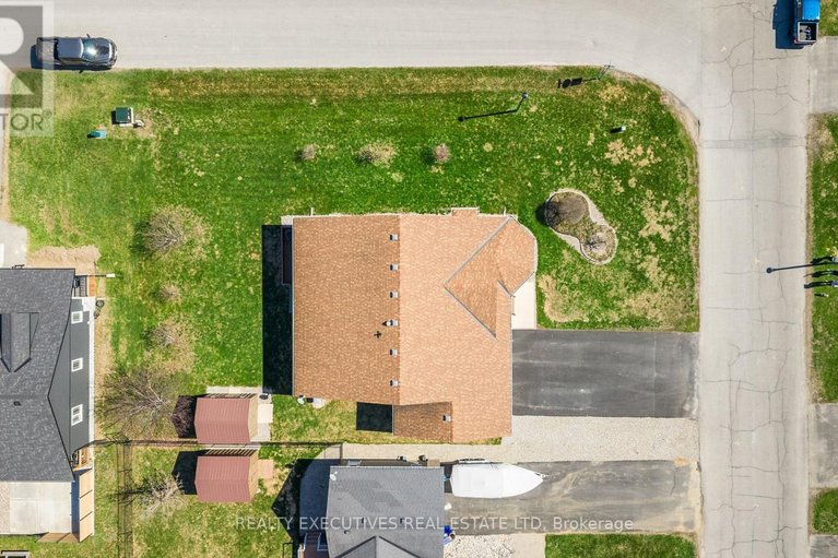 29681250/29-christie-lane/winchester/north-dundas/ontario/K0C2K0_30