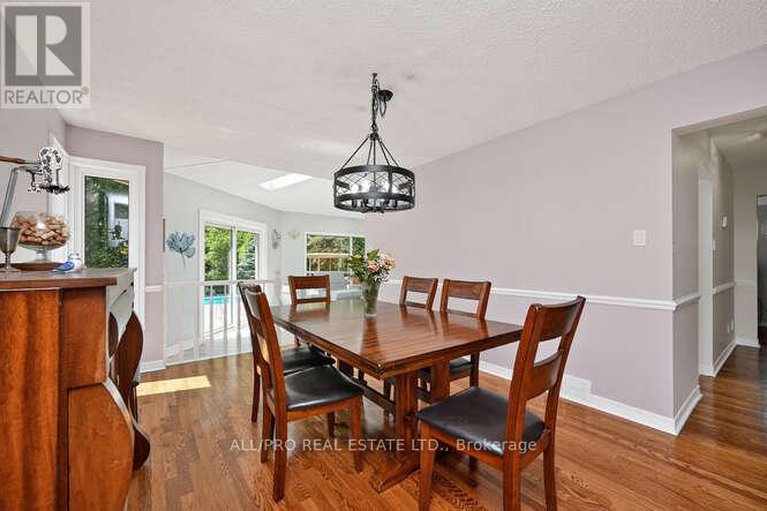 28721991/1144-rideau-bend-crescent/manotick-east-to-manotick-station/ottawa/ontario/K4M1B5_11