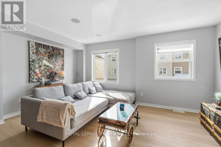 29379496/402-sadar-private/cedargrovefraserdale/ottawa/ontario/K2J3T3_13