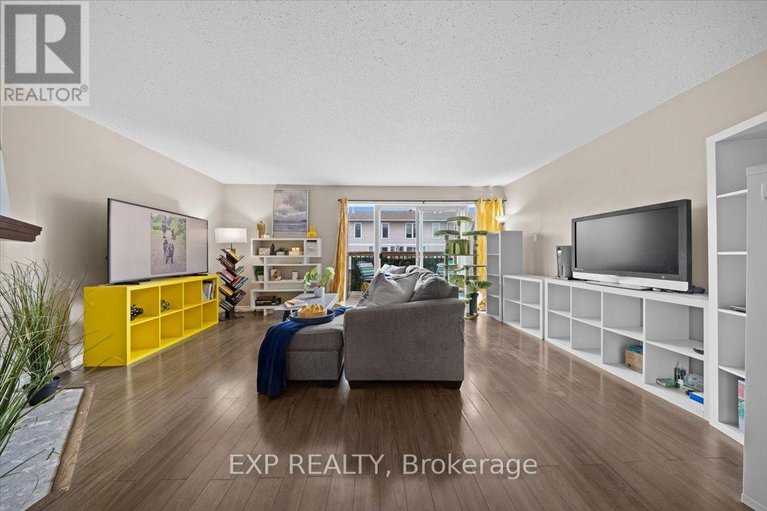 29599647/d-284-dalehurst-drive/tanglewood/ottawa/ontario/K2G4J5_6