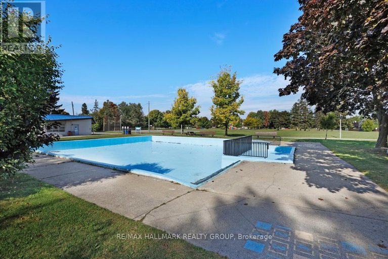 28911450/2-1240-pebble-road/south-keys/ottawa/ontario/K1V8V4_32
