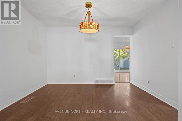 29053296/306-elderberry-terrace/chatelaine-village/ottawa/ontario/K1E1Z1_12