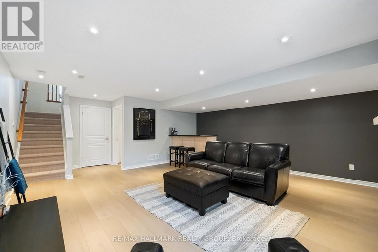 29563241/735-morningstar-way/mer-bleuebradley-estatesanderson-park/ottawa/ontario/K1W0G6_32