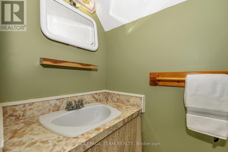 28964776/2307-scrivens-drive/osgoode-twp-north-of-reg-rd-6/ottawa/ontario/K0A2P0_31