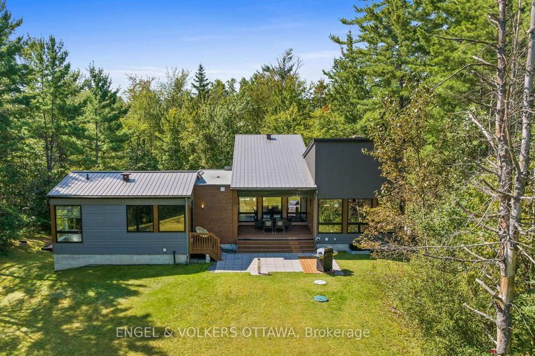 28261133/108-edith-margaret-place/huntley-ward-north-east/ottawa/ontario/K2W1A8_42