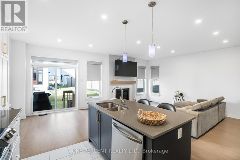 28260931/6487-renaud-road/mer-bleuebradley-estatesanderson-park/ottawa/ontario/K1W0R8_13