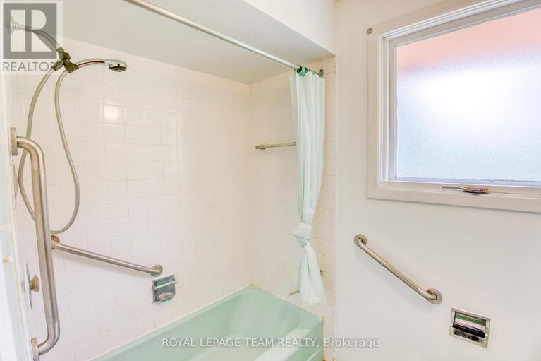 28412587/19-dayton-crescent/leslie-park/ottawa/ontario/K2H7N8_24