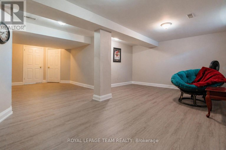 29615075/16-pickwick-drive/cedargrovefraserdale/ottawa/ontario/K2J3G1_34