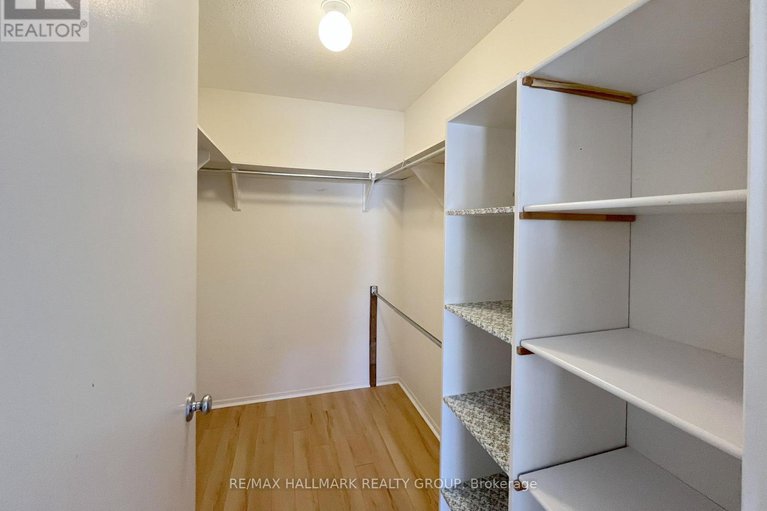 29424818/310-214-viewmount-drive/borden-farmstewart-farmcarleton-heightsparkwood-hills/ottawa/ontario/K2E7X3_13