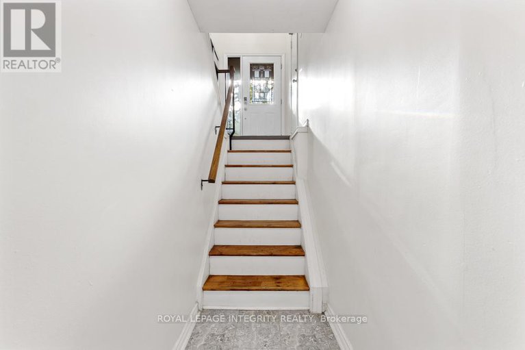 29093564/498-sandhamn-private/hunt-club-parkgreenboro/ottawa/ontario/K1T2Z6_29