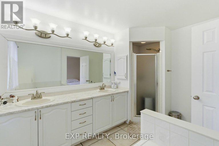 29423088/92-stonebriar-drive/centrepointe/ottawa/ontario/K2G5Y1_22