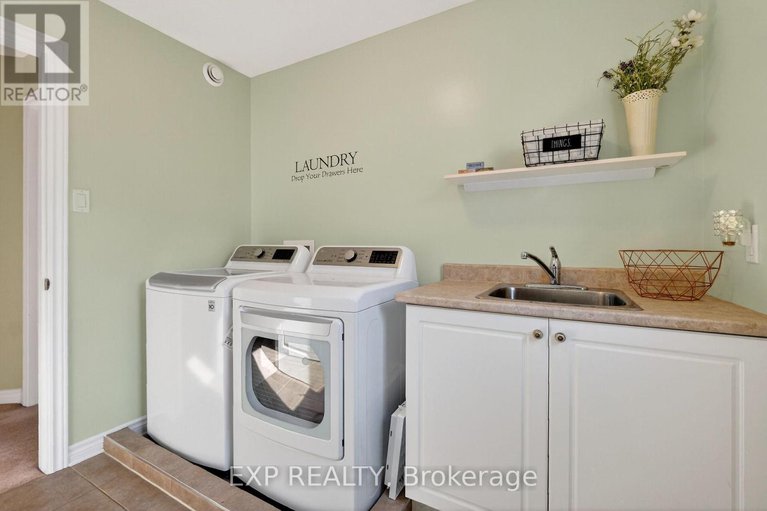 29405712/32-olde-towne-avenue/village-of-russell/russell/ontario/K4R0A5_24