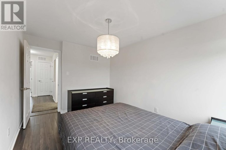 28403704/226-par-la-ville-circle/stittsville-north/ottawa/ontario/K2S0T6_27