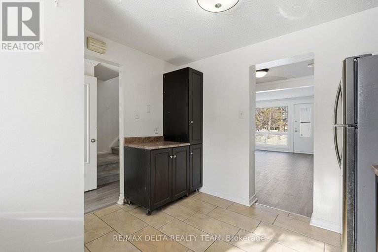 29339118/7877-jeanne-darc-boulevard-n/orleans-wood/ottawa/ontario/K1C2J1_9