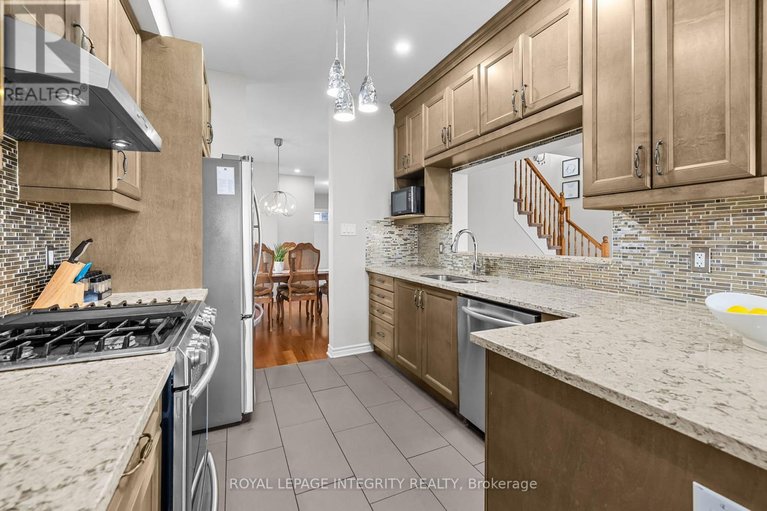 29655323/27-orange-blossom-private/blossom-parkleitrim/ottawa/ontario/K1T0M9_17