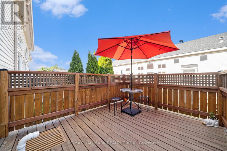 28796114/7-maple-park-private/upper-hunt-club/ottawa/ontario/K1T4A6_31
