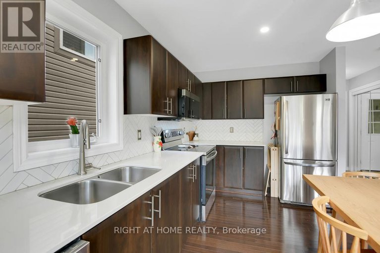 28517168/414-vendevale-avenue/stittsville-north/ottawa/ontario/K2S0M6_11