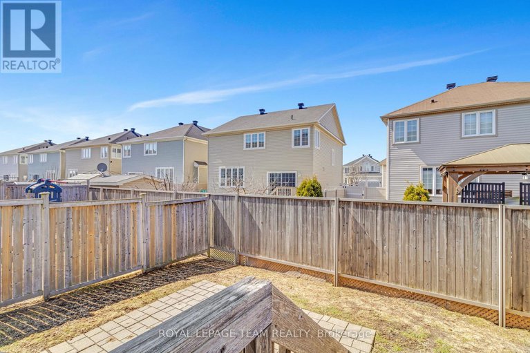 28376167/910-caldermill-private-w/stonebridge/ottawa/ontario/K2J0Z7_28